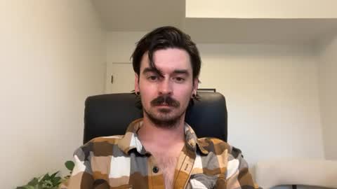 Snapshot of moustachematt chatting on 06/27/26, 02:38 moustachematt online show from 06/27/26, 02:38