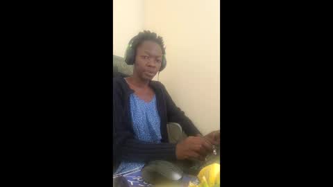 Snapshot of mouthymiss chatting on 12/17/25, 10:21 Mouthymiss online show from 12/17/25, 10:21