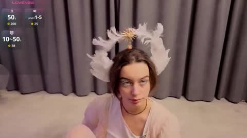 Luna online show from 12/04/25, 10:51