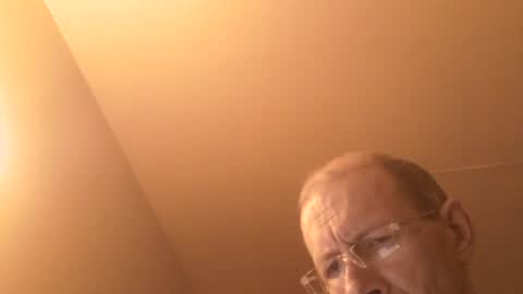 Snapshot of moviem1978 chatting on 12/29/24, 08:26 Frederik online show from 12/29/24, 08:26