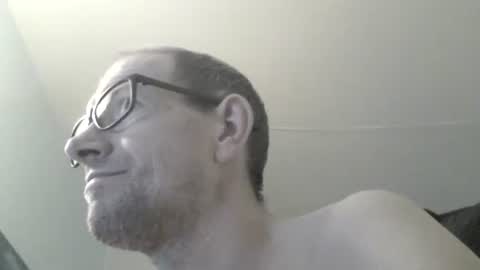 Snapshot of moviem1978 chatting on 02/04/25, 01:06 Frederik online show from 02/04/25, 01:06