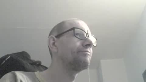 Snapshot of moviem1978 chatting on 12/21/25, 12:56 Frederik online show from 12/21/25, 12:56