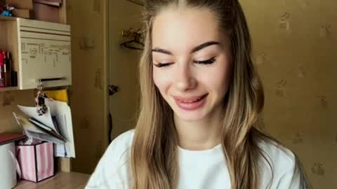 Snapshot of mozellecorado chatting on 04/15/26, 05:25 Stella online show from 04/15/26, 05:25