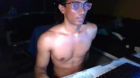 Snapshot of mozeyxxx chatting on 11/10/25, 04:39 Mozey online show from 11/10/25, 04:39