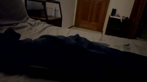 Snapshot of mps908 chatting on 11/30/25, 01:48 Sequoia-Cocked Hombre de Sur online show from 11/30/25, 01:48