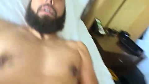 Snapshot of mr8plus chatting on 11/14/25, 02:27 Mr8 online show from 11/14/25, 02:27