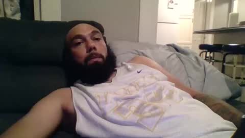 Snapshot of mr8plus chatting on 11/21/25, 01:26 Mr8 online show from 11/21/25, 01:26