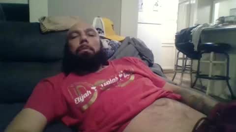 Snapshot of mr8plus chatting on 12/18/25, 01:33 Mr8 online show from 12/18/25, 01:33