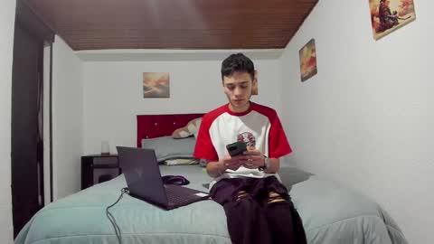 Snapshot of mr_andresr chatting on 01/13/25, 03:23 Andy online show from 01/13/25, 03:23