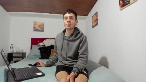 Snapshot of mr_andresr chatting on 01/17/25, 03:45 Andy online show from 01/17/25, 03:45