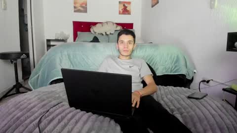 Snapshot of mr_andresr chatting on 01/20/25, 03:59 Andy online show from 01/20/25, 03:59