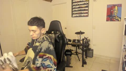 Snapshot of mr_andresr chatting on 02/06/25, 03:37 Andy online show from 02/06/25, 03:37