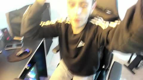 Snapshot of mr_andresr chatting on 02/15/25, 04:14 Andy online show from 02/15/25, 04:14