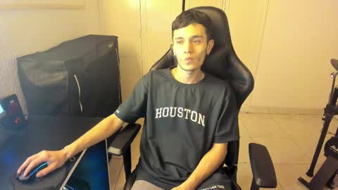 Snapshot of mr_andresr chatting on 02/17/25, 02:20 Andy online show from 02/17/25, 02:20