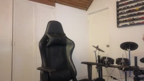 Snapshot of mr_andresr chatting on 03/03/25, 09:05 Andy online show from 03/03/25, 09:05