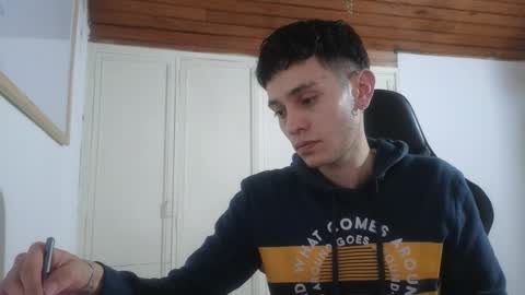 Snapshot of mr_andresr chatting on 09/18/25, 03:19 Andy online show from 09/18/25, 03:19