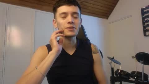 Snapshot of mr_andresr chatting on 09/19/25, 01:29 Andy online show from 09/19/25, 01:29