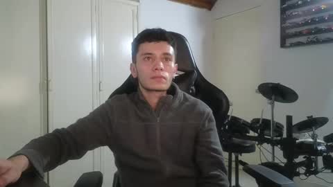 Snapshot of mr_andresr chatting on 09/25/25, 03:32 Andy online show from 09/25/25, 03:32