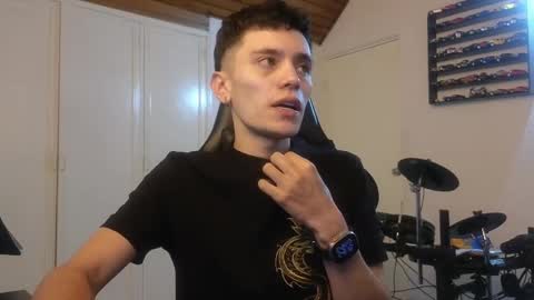 Snapshot of mr_andresr chatting on 10/09/25, 03:48 Andy online show from 10/09/25, 03:48