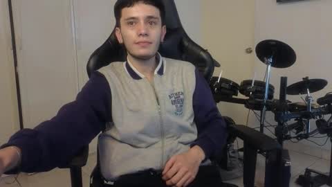 Snapshot of mr_andresr chatting on 10/27/25, 05:39 Andy online show from 10/27/25, 05:39