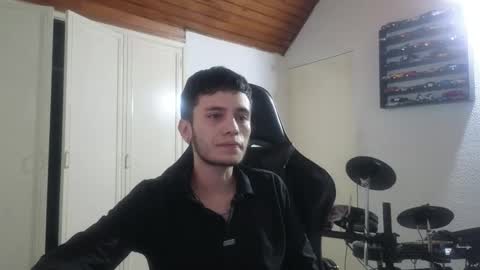 Snapshot of mr_andresr chatting on 12/18/25, 03:45 Andy online show from 12/18/25, 03:45