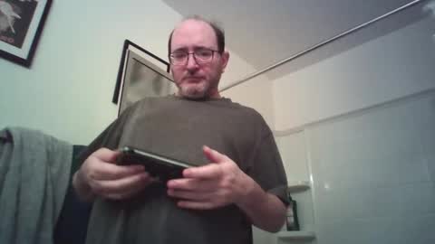 Snapshot of mr_anonymous57 chatting on 04/02/26, 03:42 MrAnonymou57 online show from 04/02/26, 03:42