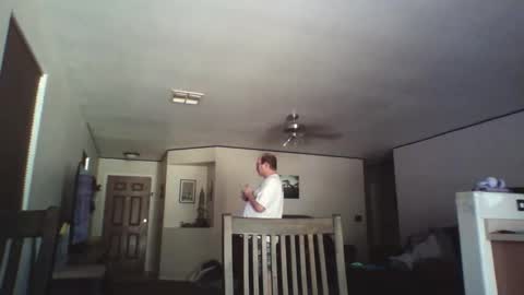 Snapshot of mr_anonymous57 chatting on 04/15/26, 06:15 MrAnonymou57 online show from 04/15/26, 06:15