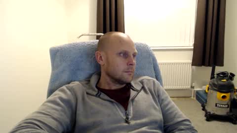 Mr Baldy Likes to Chat online show from 10/17/25, 11:18