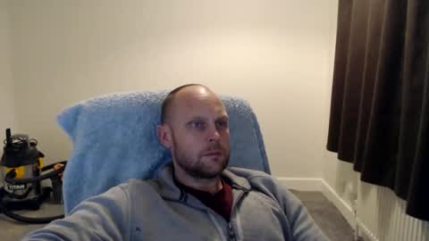Mr Baldy Likes to Chat online show from 10/24/25, 09:44