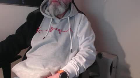 Snapshot of mr_boombastic2021 chatting on 11/14/25, 10:47 mr_boombastic2021 online show from 11/14/25, 10:47