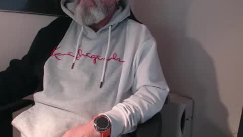 Snapshot of mr_boombastic2021 chatting on 11/15/25, 10:01 mr_boombastic2021 online show from 11/15/25, 10:01