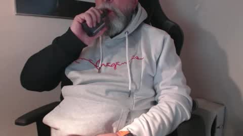 Snapshot of mr_boombastic2021 chatting on 11/27/25, 10:17 mr_boombastic2021 online show from 11/27/25, 10:17