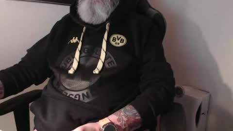 mr_boombastic2021 online show from 12/19/25, 10:22