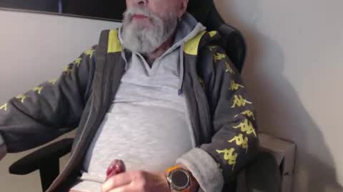 mr_boombastic2021 online show from 12/22/25, 11:51