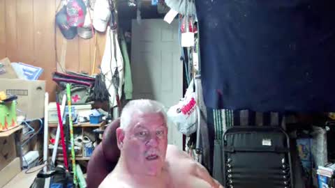 mr_canoe_licker_69 online show from 12/25/24, 09:43