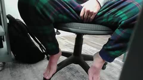 Snapshot of mr_e_solved chatting on 12/22/25, 02:14 just me online show from 12/22/25, 02:14