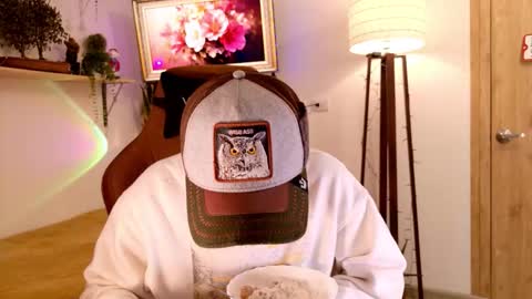 Snapshot of mr_evan1 chatting on 12/18/25, 05:08 Mr Evans online show from 12/18/25, 05:08