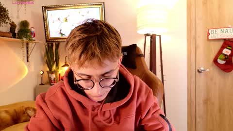 Snapshot of mr_evan1 chatting on 12/19/25, 05:53 Mr Evans online show from 12/19/25, 05:53