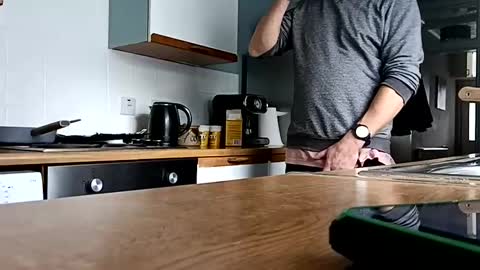 mr_i_ online show from 02/01/25, 10:05