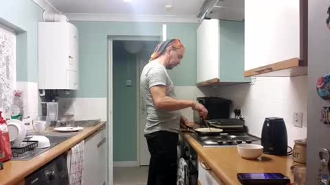 mr_i_ online show from 10/19/25, 08:31