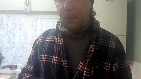 Snapshot of mr_i_ chatting on 12/18/25, 10:10 mr_i_ online show from 12/18/25, 10:10