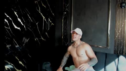 mr_maximo online show from 11/25/25, 07:25