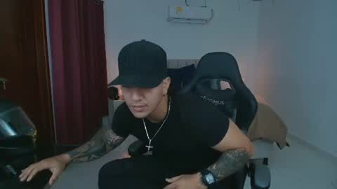 Snapshot of mr_maximo chatting on 06/19/26, 02:49 mr_maximo online show from 06/19/26, 02:49
