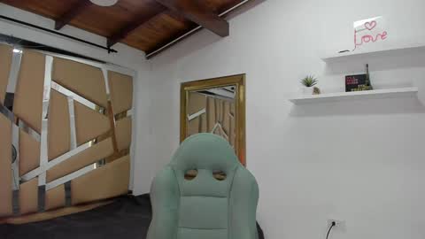 MIKEE online show from 01/21/25, 03:04