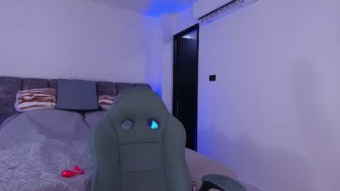 MIKEE online show from 11/21/25, 03:16