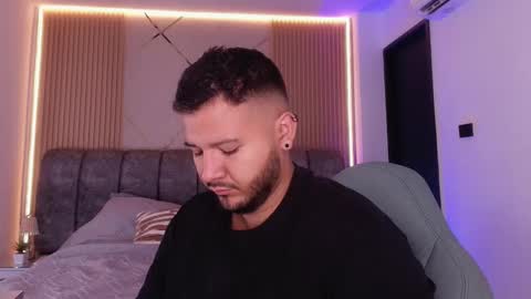 MIKEE online show from 03/29/26, 03:06