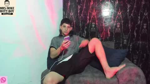 Snapshot of mr_mikehott_8 chatting on 12/14/25, 03:45 mr_mikehott_8 online show from 12/14/25, 03:45