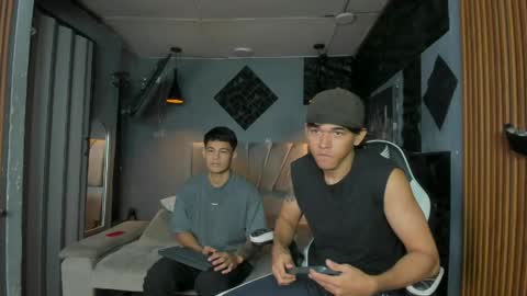 mr_mois online show from 04/24/26, 09:06
