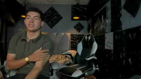 mr_mois online show from 05/18/26, 05:35