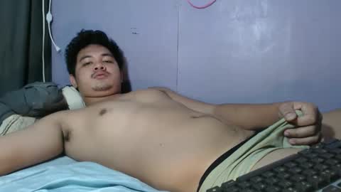 Snapshot of mr_olivercummerx chatting on 05/18/26, 04:07 mr_olivercummerx online show from 05/18/26, 04:07